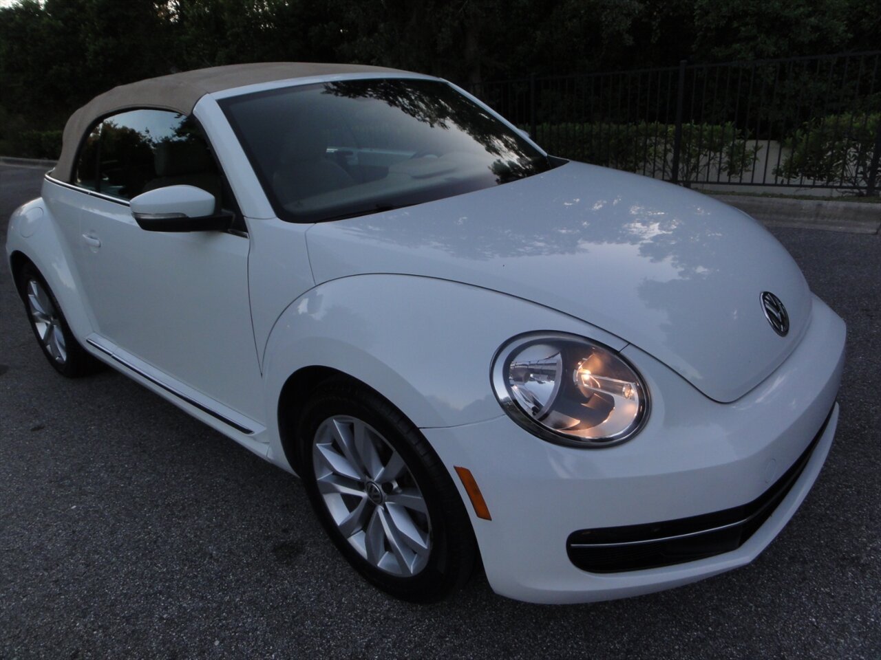 2014 Volkswagen Beetle Convertible TDI Premium - Photo 5 - Deland, FL 32720