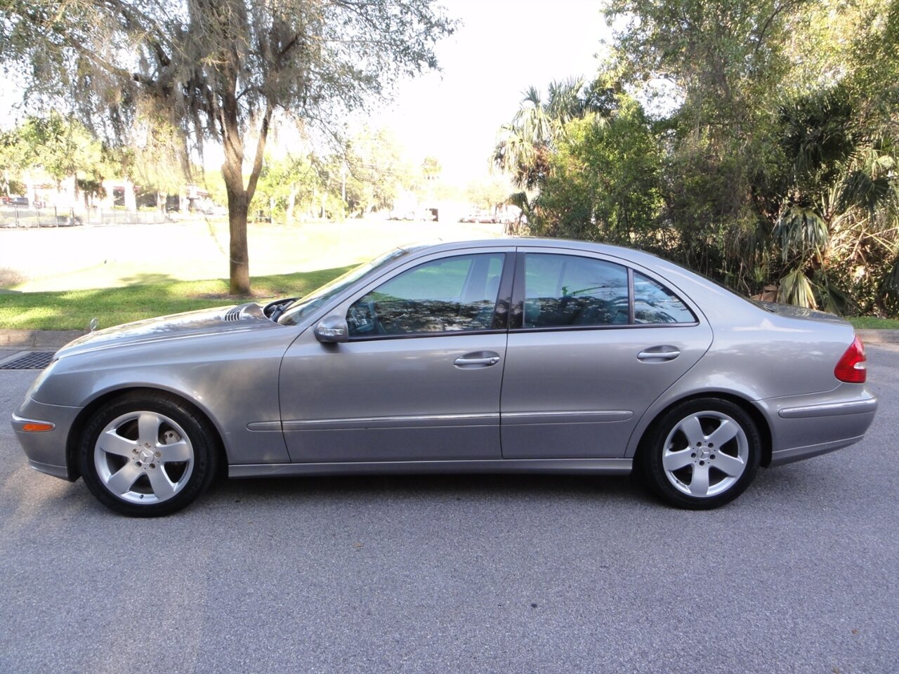2004 Mercedes-Benz E 500  Premium - Photo 17 - Deland, FL 32720