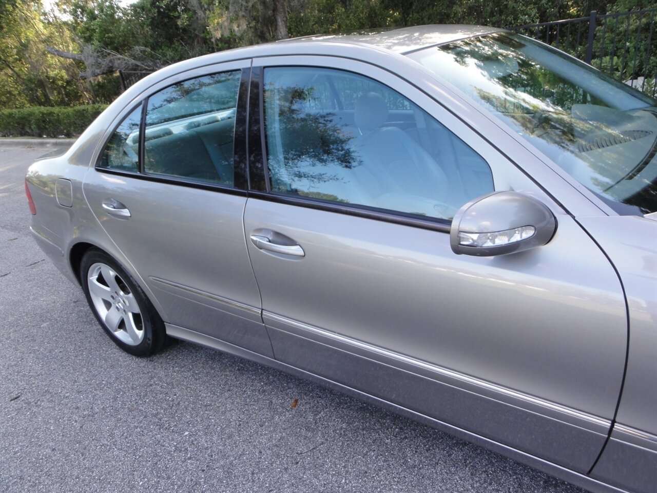 2004 Mercedes-Benz E 500  Premium - Photo 11 - Deland, FL 32720