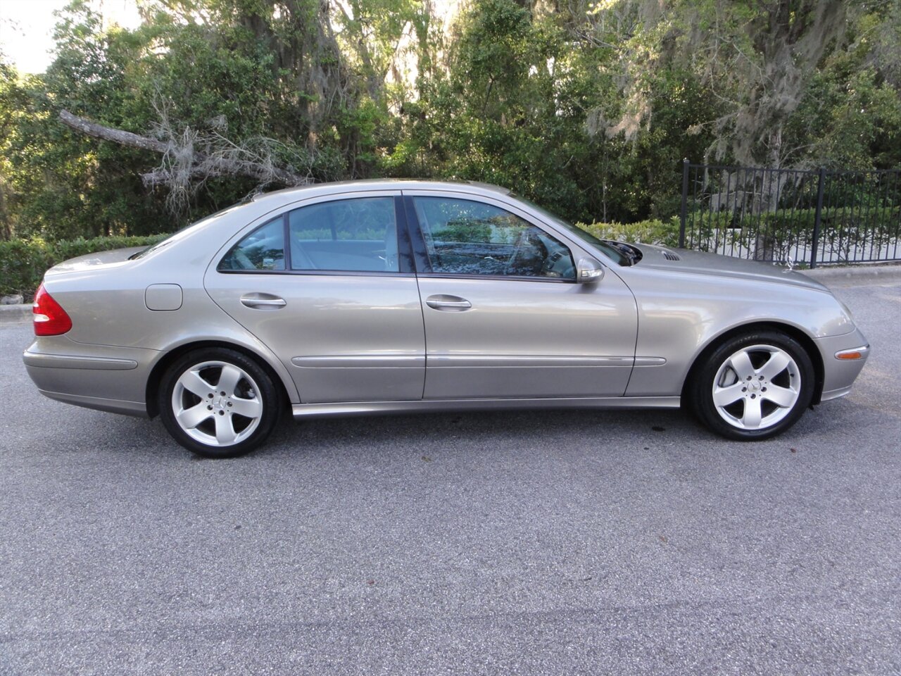 2004 Mercedes-Benz E 500  Premium - Photo 16 - Deland, FL 32720