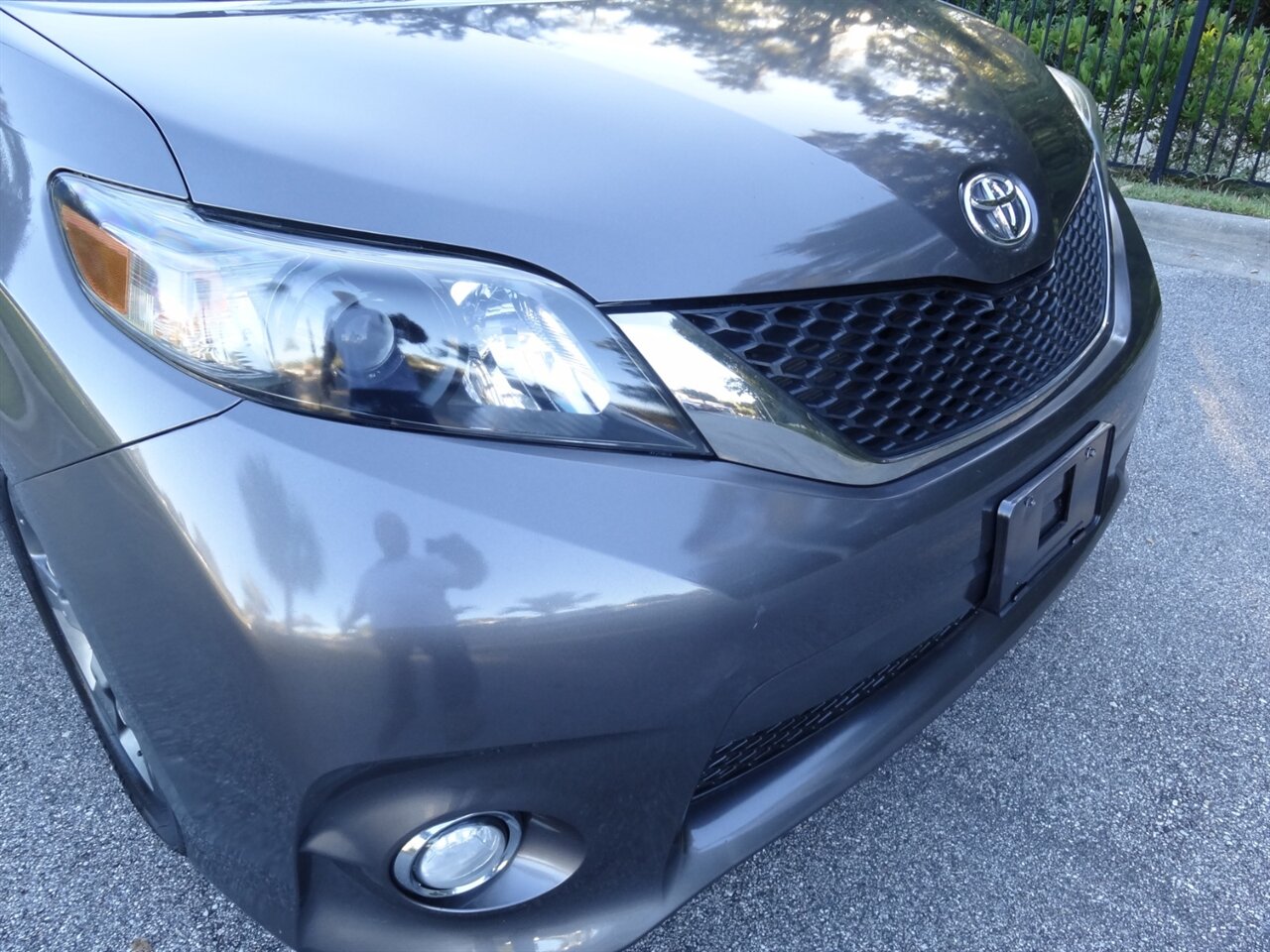 2011 Toyota Sienna SE  BraunAbility ramp van - Photo 6 - Deland, FL 32720