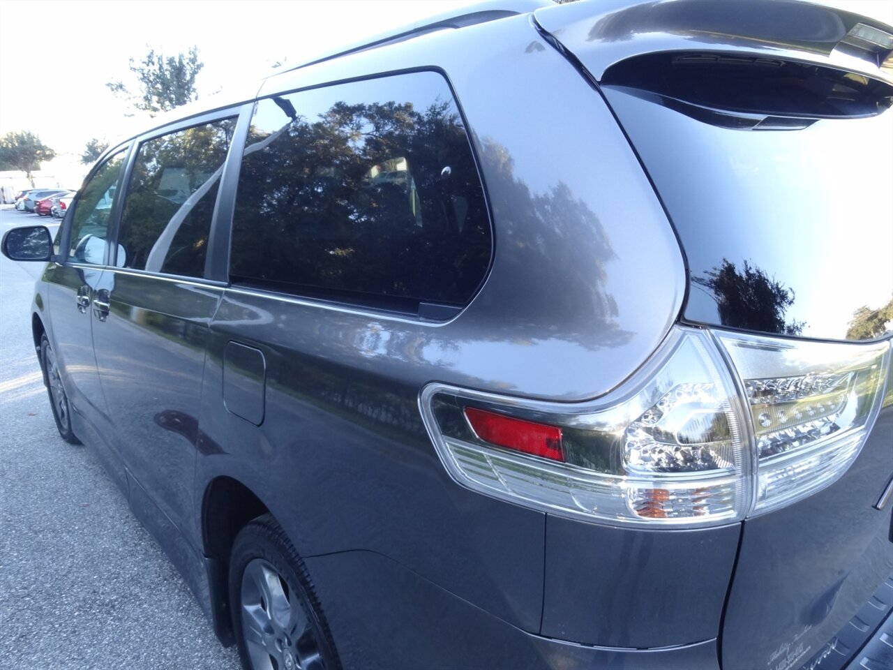 2011 Toyota Sienna SE  BraunAbility ramp van - Photo 13 - Deland, FL 32720