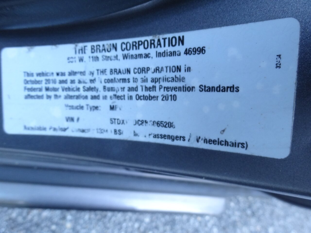 2011 Toyota Sienna SE  BraunAbility ramp van - Photo 30 - Deland, FL 32720