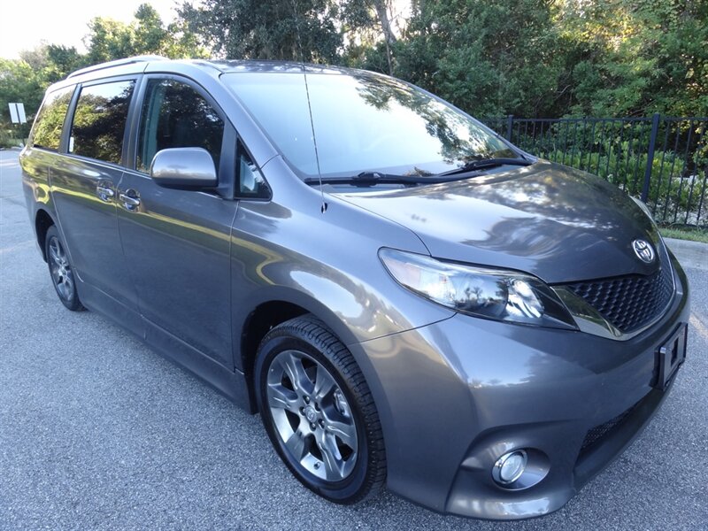 2011 Toyota Sienna SE  BraunAbility ramp van