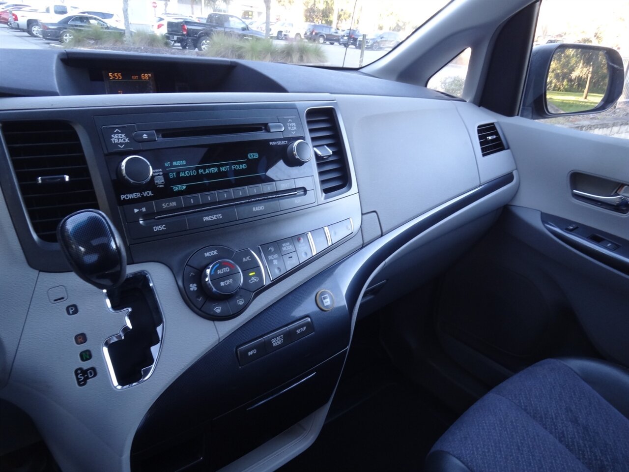 2011 Toyota Sienna SE  BraunAbility ramp van - Photo 60 - Deland, FL 32720