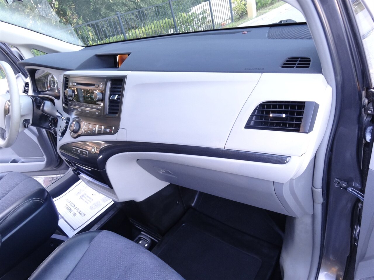 2011 Toyota Sienna SE  BraunAbility ramp van - Photo 47 - Deland, FL 32720