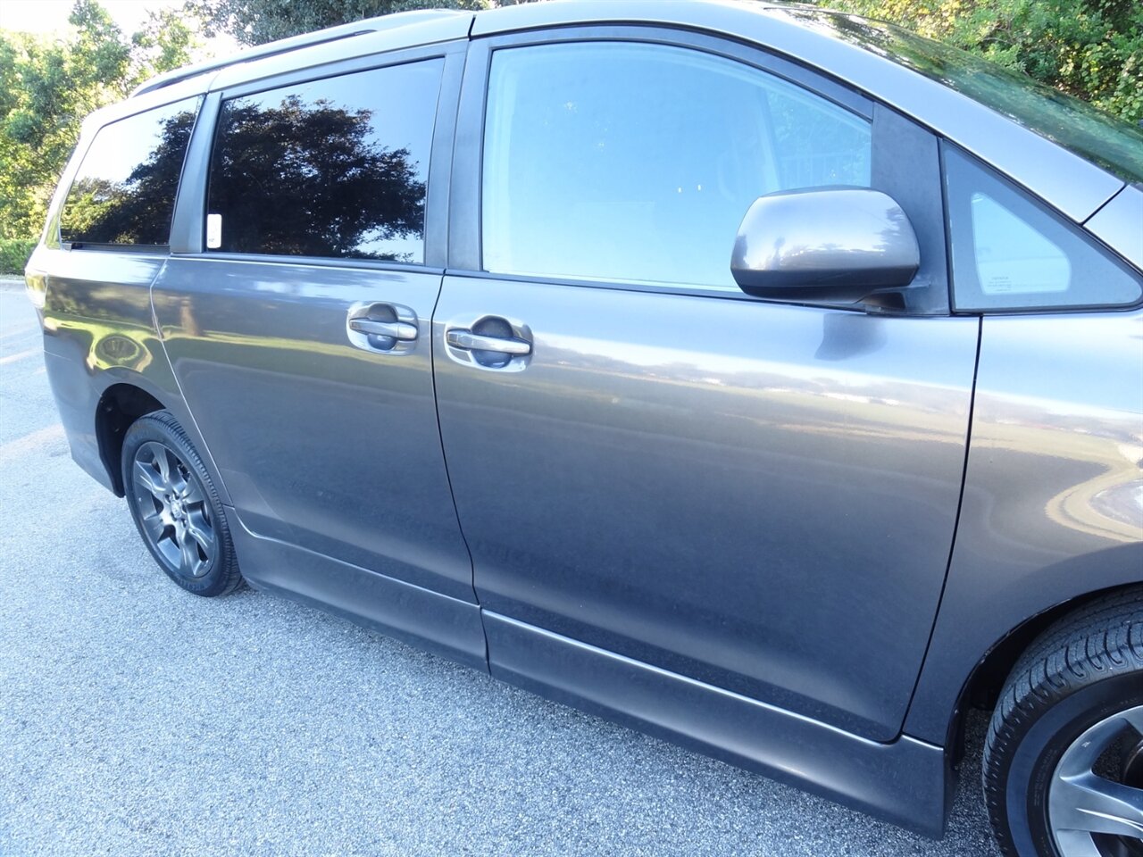 2011 Toyota Sienna SE  BraunAbility ramp van - Photo 10 - Deland, FL 32720