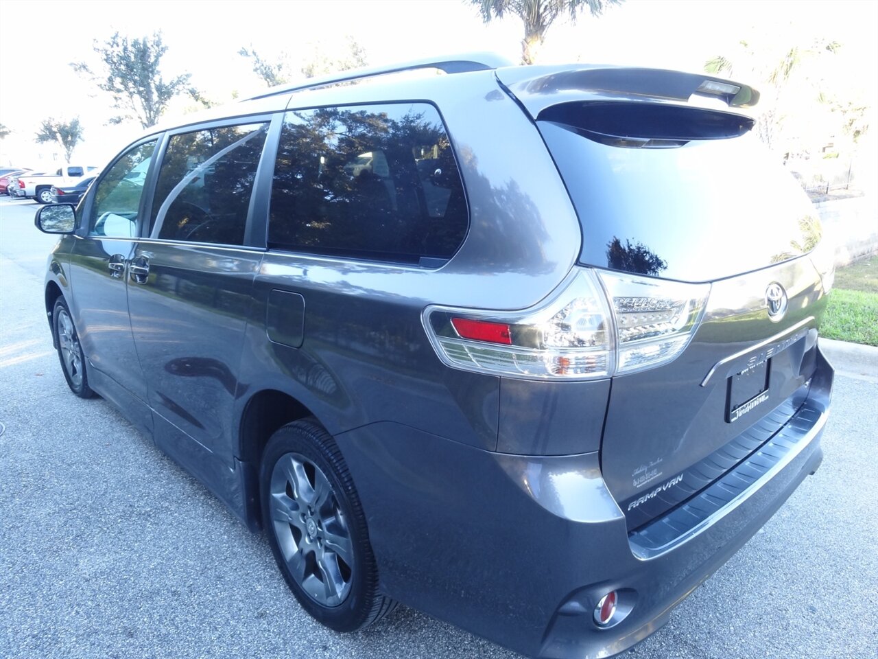 2011 Toyota Sienna SE  BraunAbility ramp van - Photo 4 - Deland, FL 32720