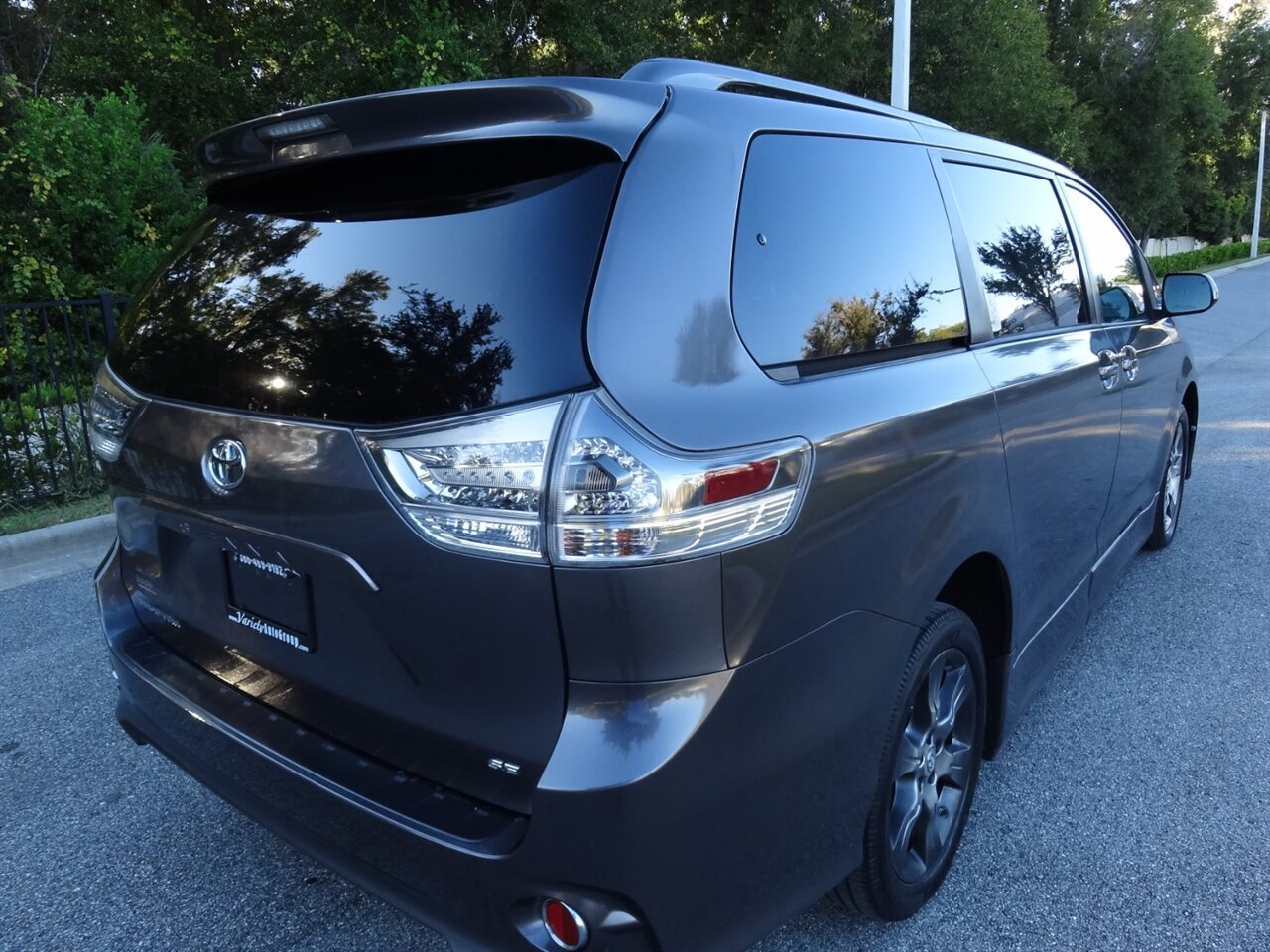 2011 Toyota Sienna SE  BraunAbility ramp van - Photo 3 - Deland, FL 32720