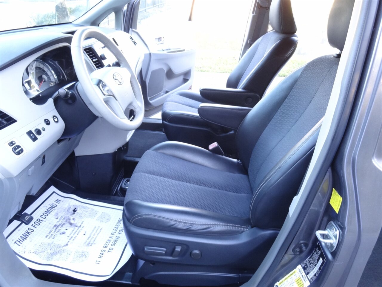 2011 Toyota Sienna SE  BraunAbility ramp van - Photo 33 - Deland, FL 32720