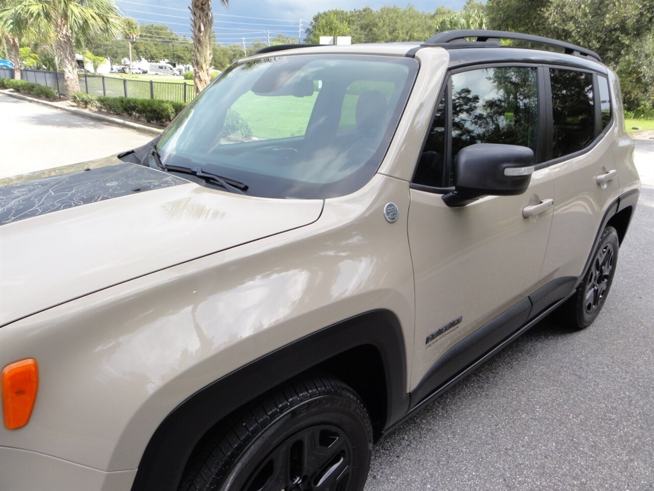 2017 Jeep Renegade Trailhawk  4X4 - Photo 10 - Deland, FL 32720