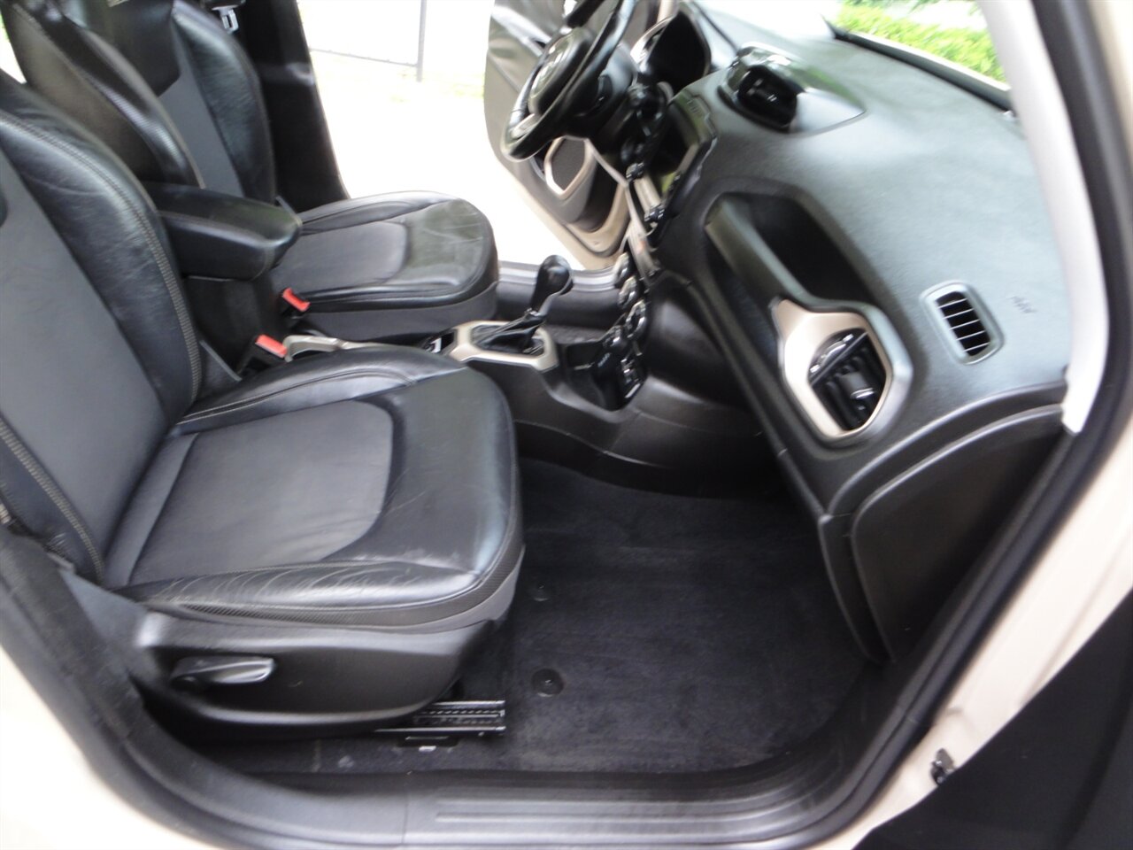 2017 Jeep Renegade Trailhawk  4X4 - Photo 41 - Deland, FL 32720