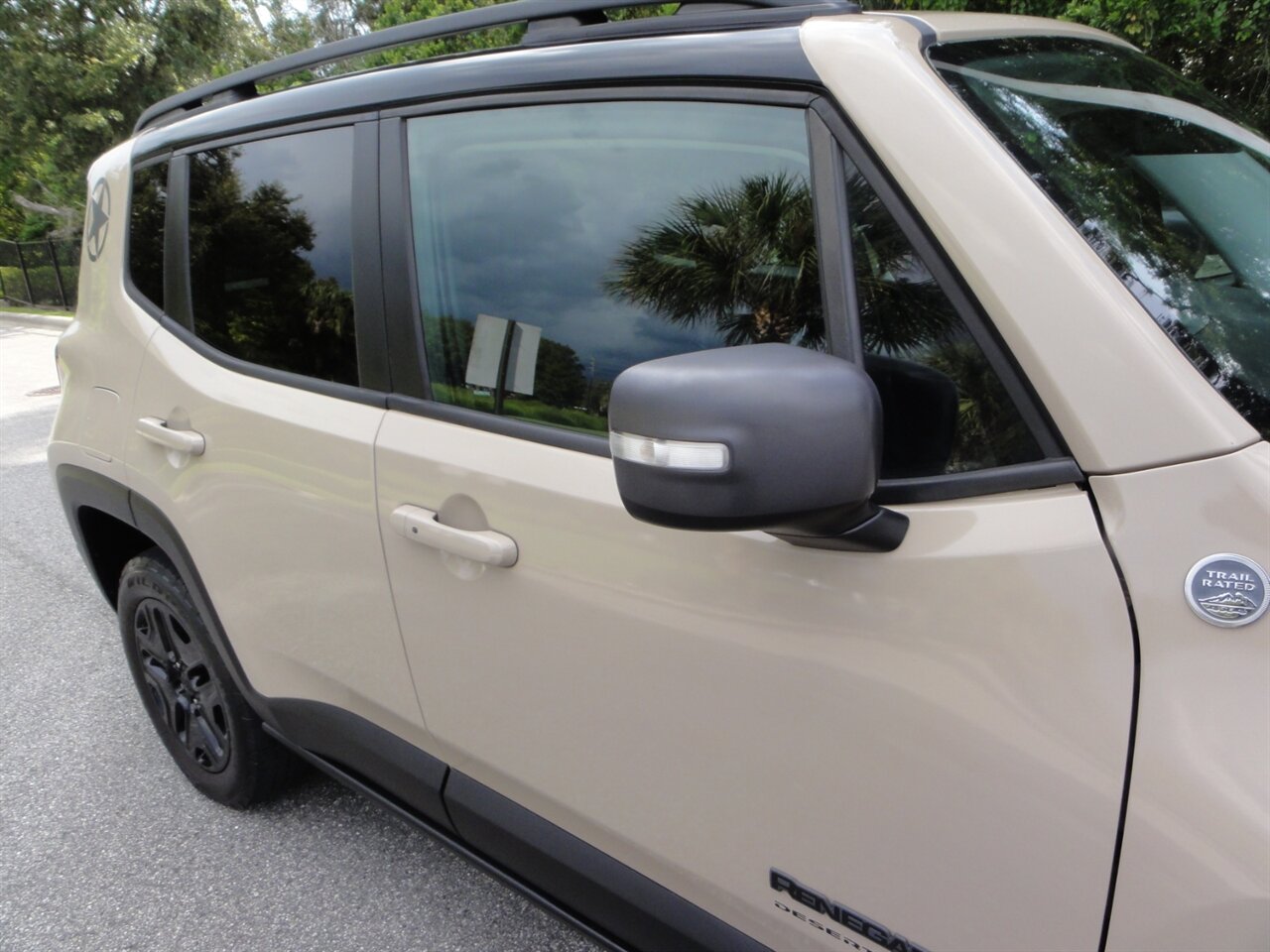 2017 Jeep Renegade Trailhawk  4X4 - Photo 11 - Deland, FL 32720