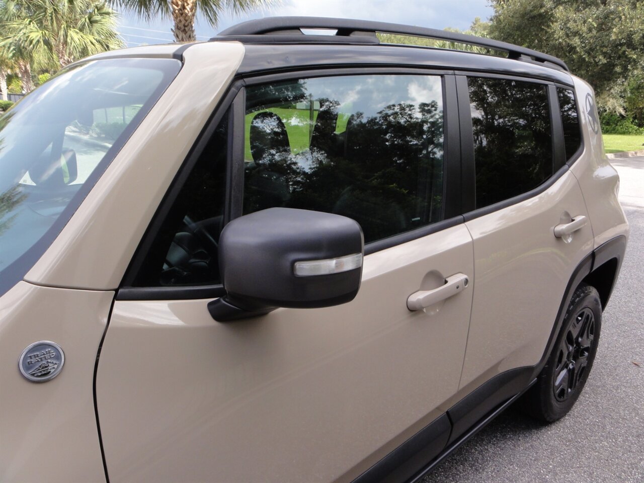 2017 Jeep Renegade Trailhawk  4X4 - Photo 12 - Deland, FL 32720