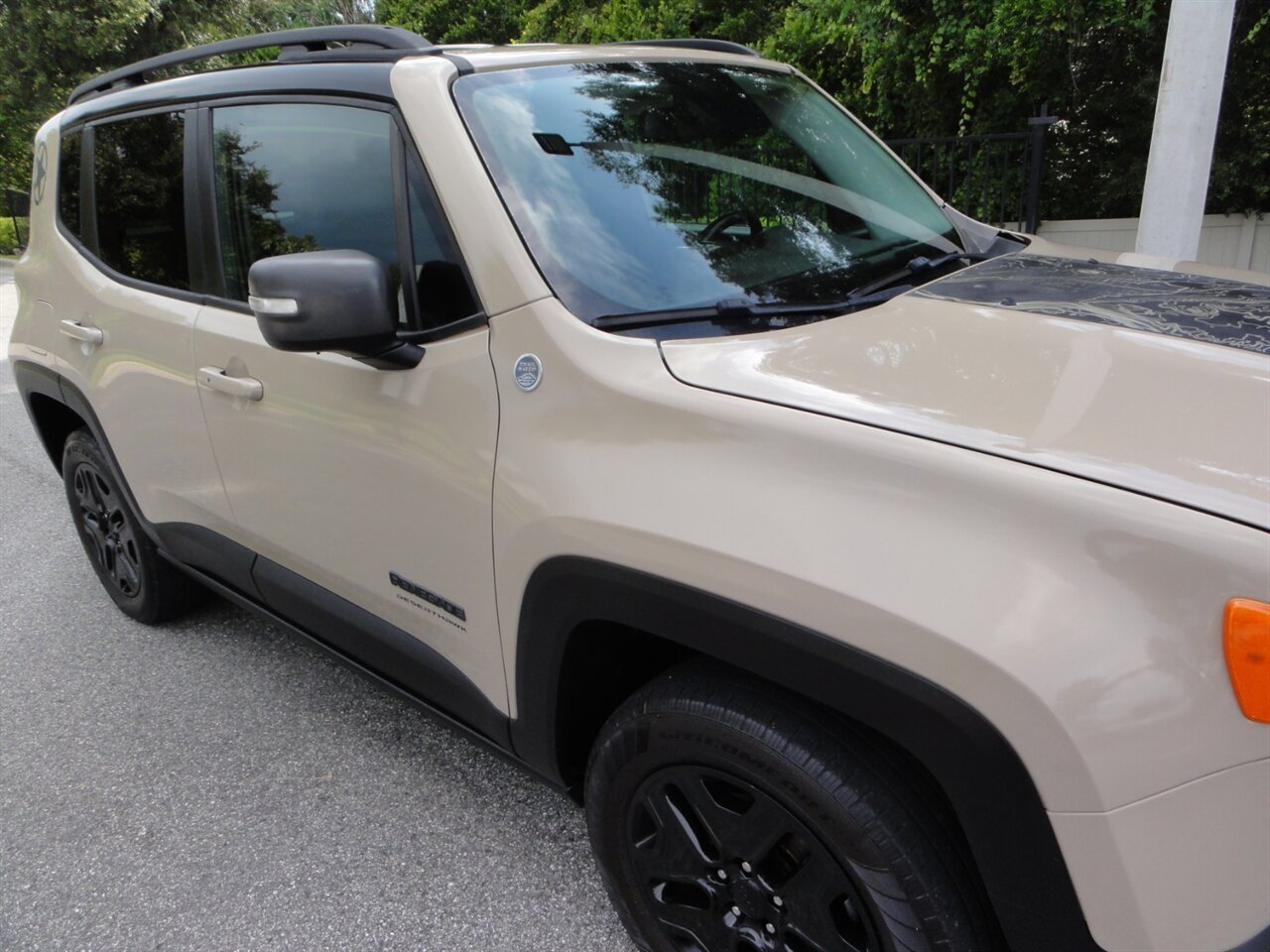 2017 Jeep Renegade Trailhawk  4X4 - Photo 9 - Deland, FL 32720