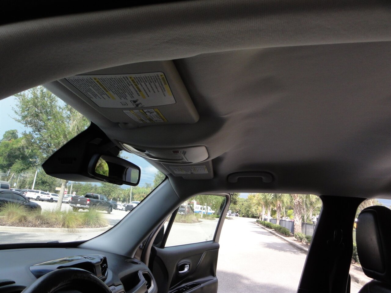2017 Jeep Renegade Trailhawk  4X4 - Photo 35 - Deland, FL 32720