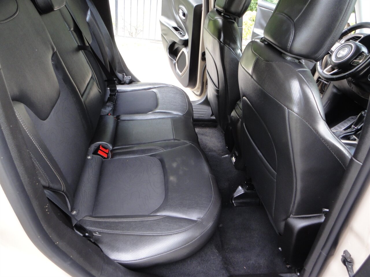 2017 Jeep Renegade Trailhawk  4X4 - Photo 39 - Deland, FL 32720