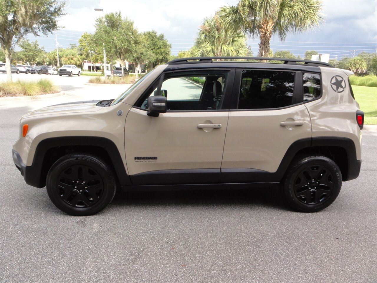 2017 Jeep Renegade Trailhawk  4X4 - Photo 17 - Deland, FL 32720