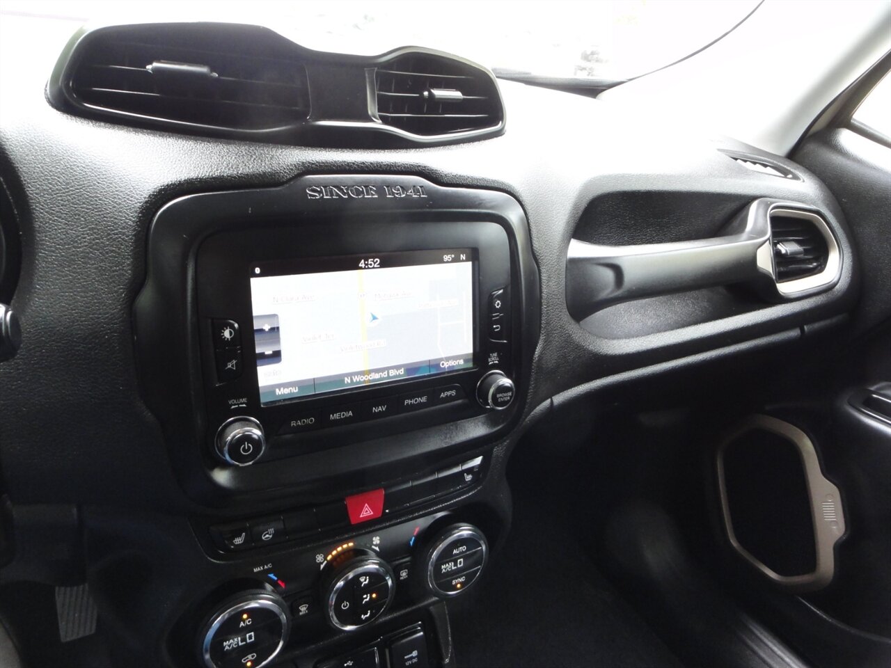 2017 Jeep Renegade Trailhawk  4X4 - Photo 62 - Deland, FL 32720