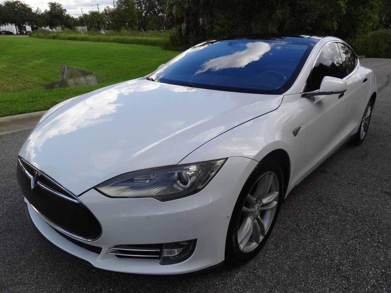 2015 Tesla Model S 85   - Photo 2 - Deland, FL 32720