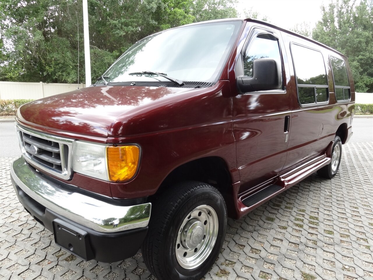 2005 Ford E-Series Van Eclipse premium conversion Braun Wheelchair lift van - Photo 3 - Deland, FL 32720