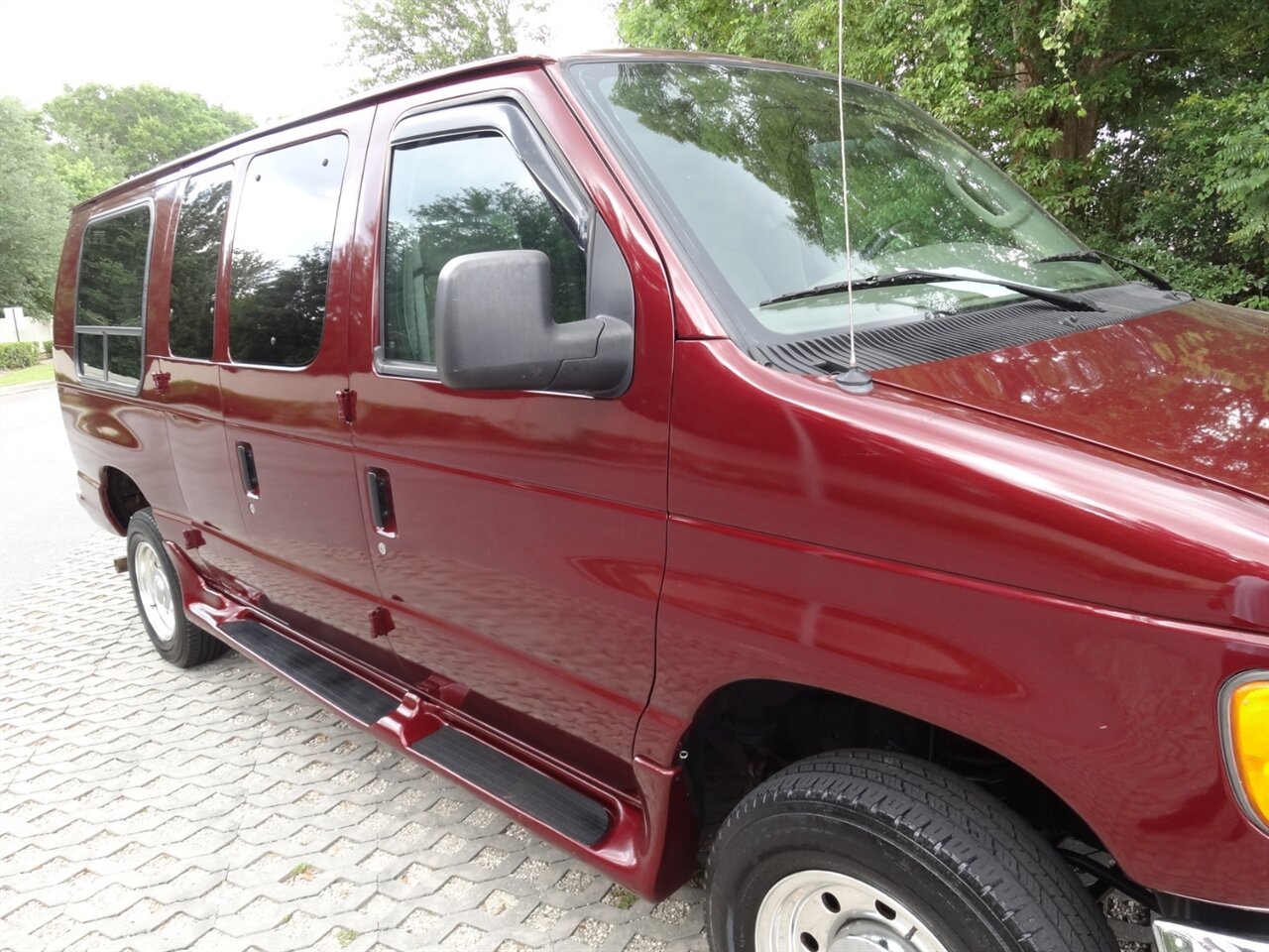 2005 Ford E-Series Van Eclipse premium conversion Braun Wheelchair lift van - Photo 9 - Deland, FL 32720