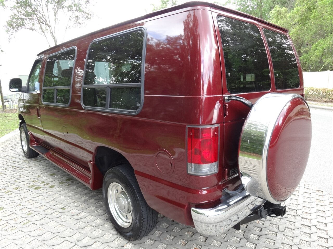 2005 Ford E-Series Van Eclipse premium conversion Braun Wheelchair lift van - Photo 5 - Deland, FL 32720
