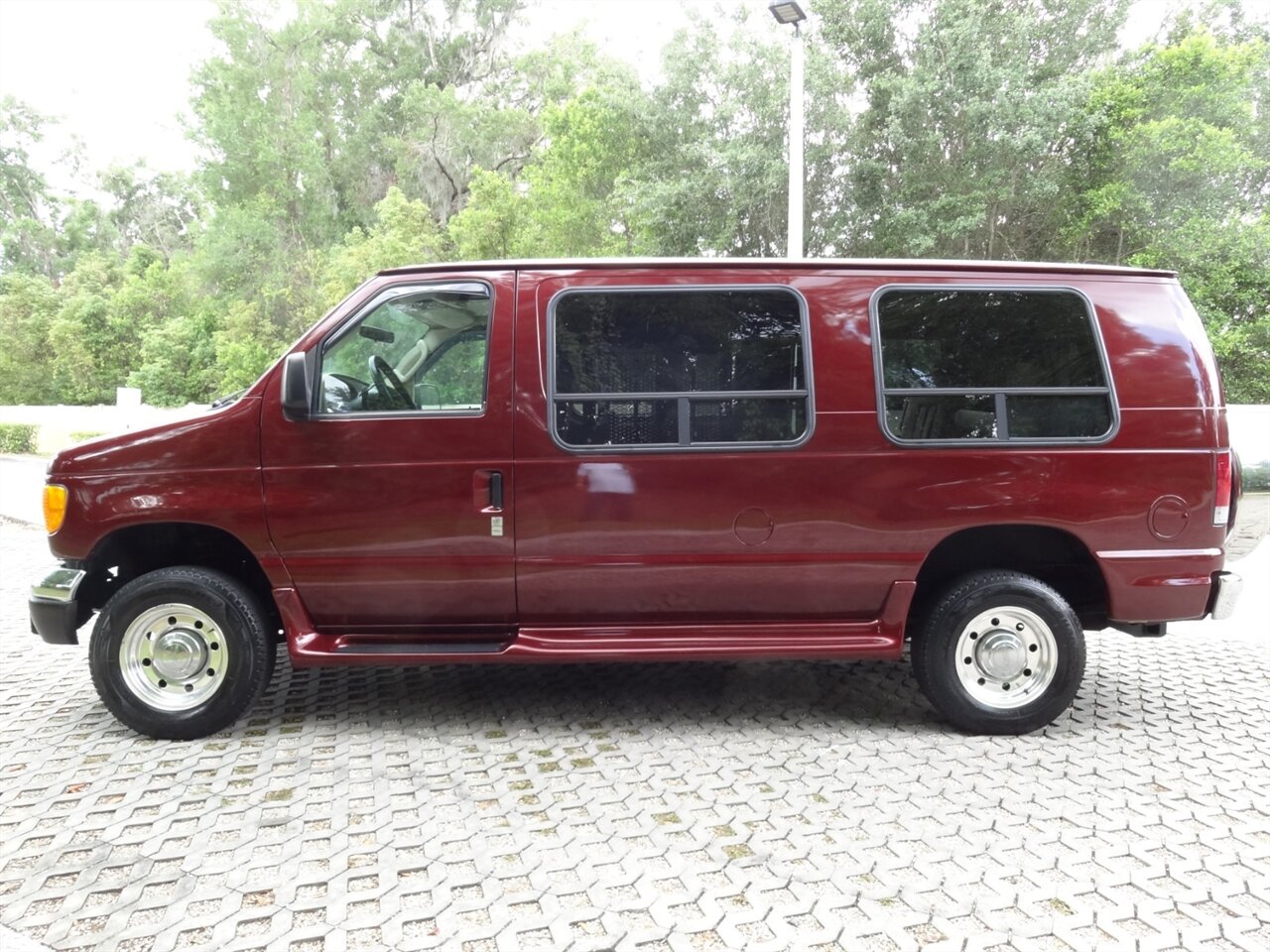 2005 Ford E-Series Van Eclipse premium conversion Braun Wheelchair lift van - Photo 17 - Deland, FL 32720