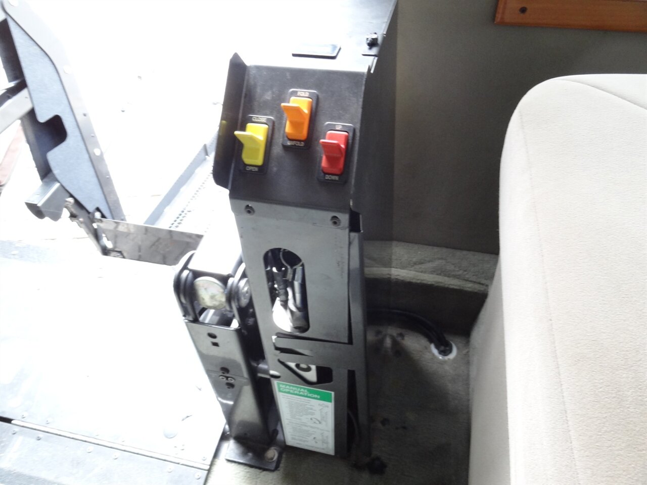 2005 Ford E-Series Van Eclipse premium conversion Braun Wheelchair lift van - Photo 37 - Deland, FL 32720