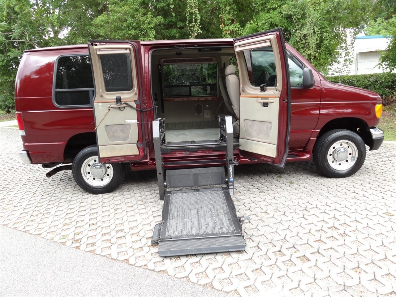 2005 Ford E-Series Van Eclipse premium conversion Braun Wheelchair lift van - Photo 2 - Deland, FL 32720