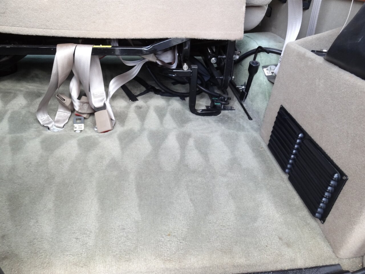 2005 Ford E-Series Van Eclipse premium conversion Braun Wheelchair lift van - Photo 28 - Deland, FL 32720
