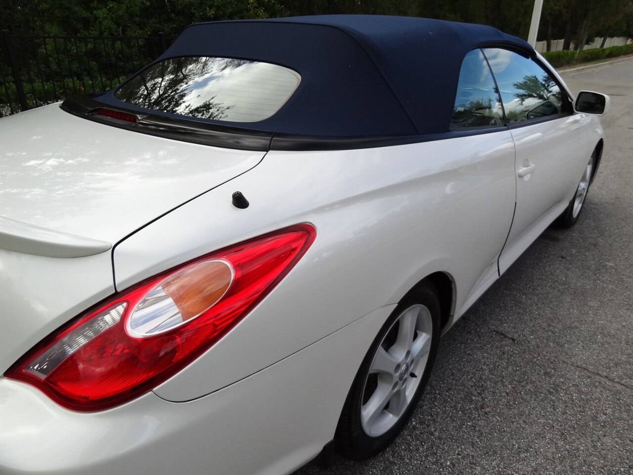 2006 Toyota Camry Solara SLE V6  Convertible - Photo 19 - Deland, FL 32720