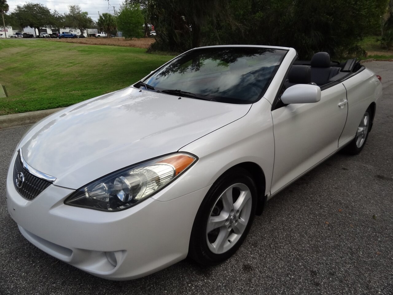 2006 Toyota Camry Solara SLE V6  Convertible - Photo 2 - Deland, FL 32720