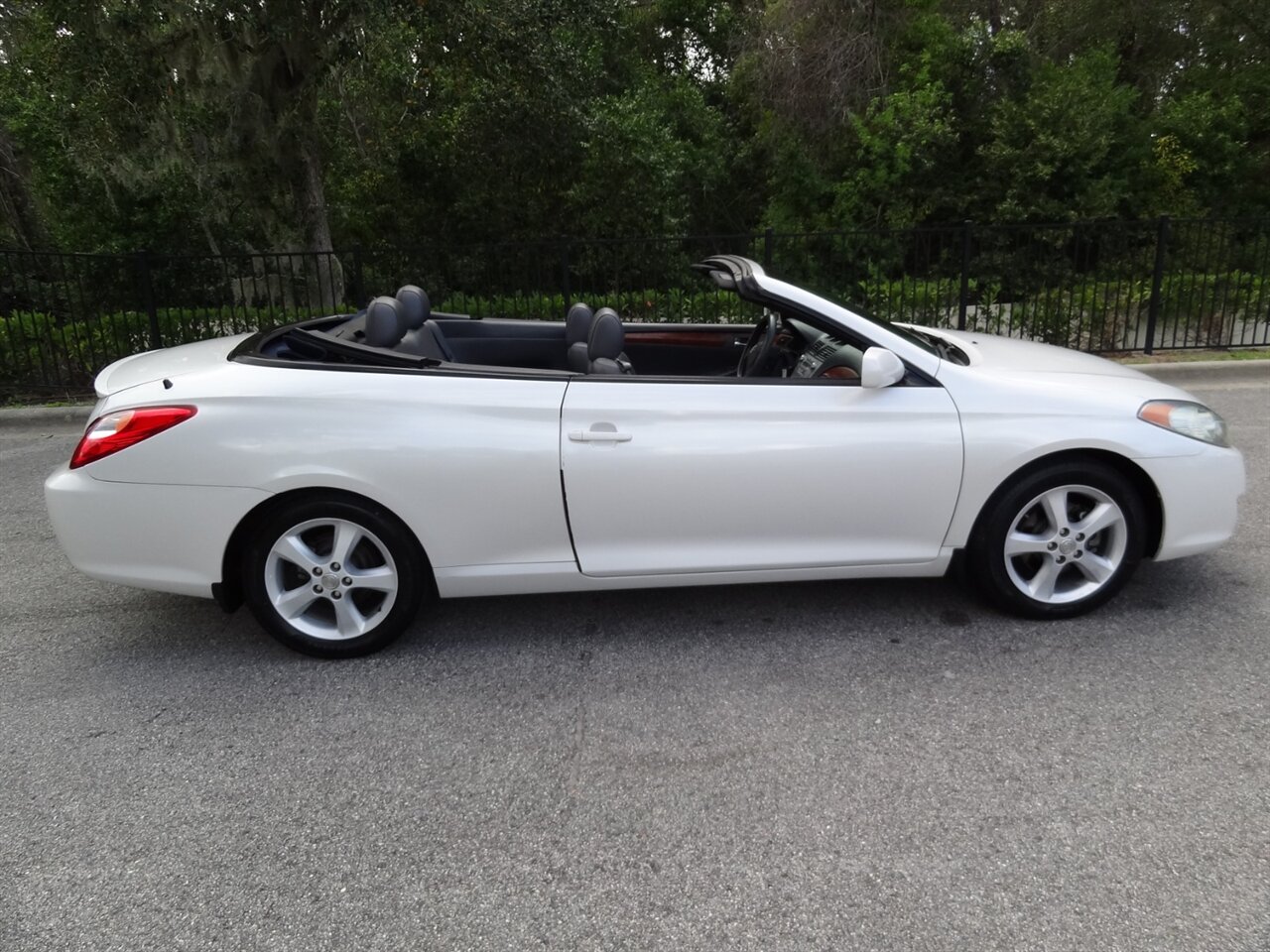 2006 Toyota Camry Solara SLE V6  Convertible - Photo 20 - Deland, FL 32720