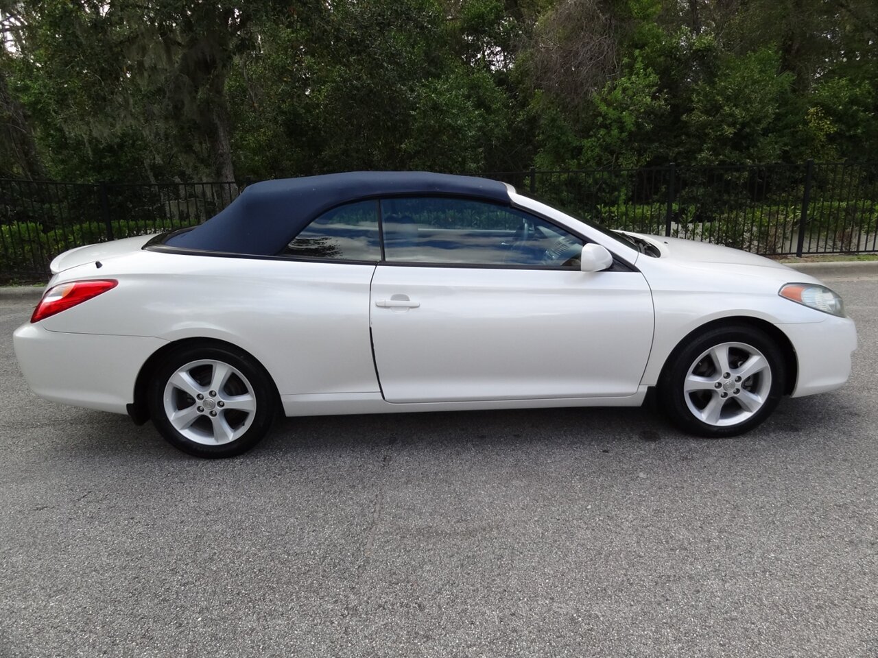 2006 Toyota Camry Solara SLE V6  Convertible - Photo 21 - Deland, FL 32720