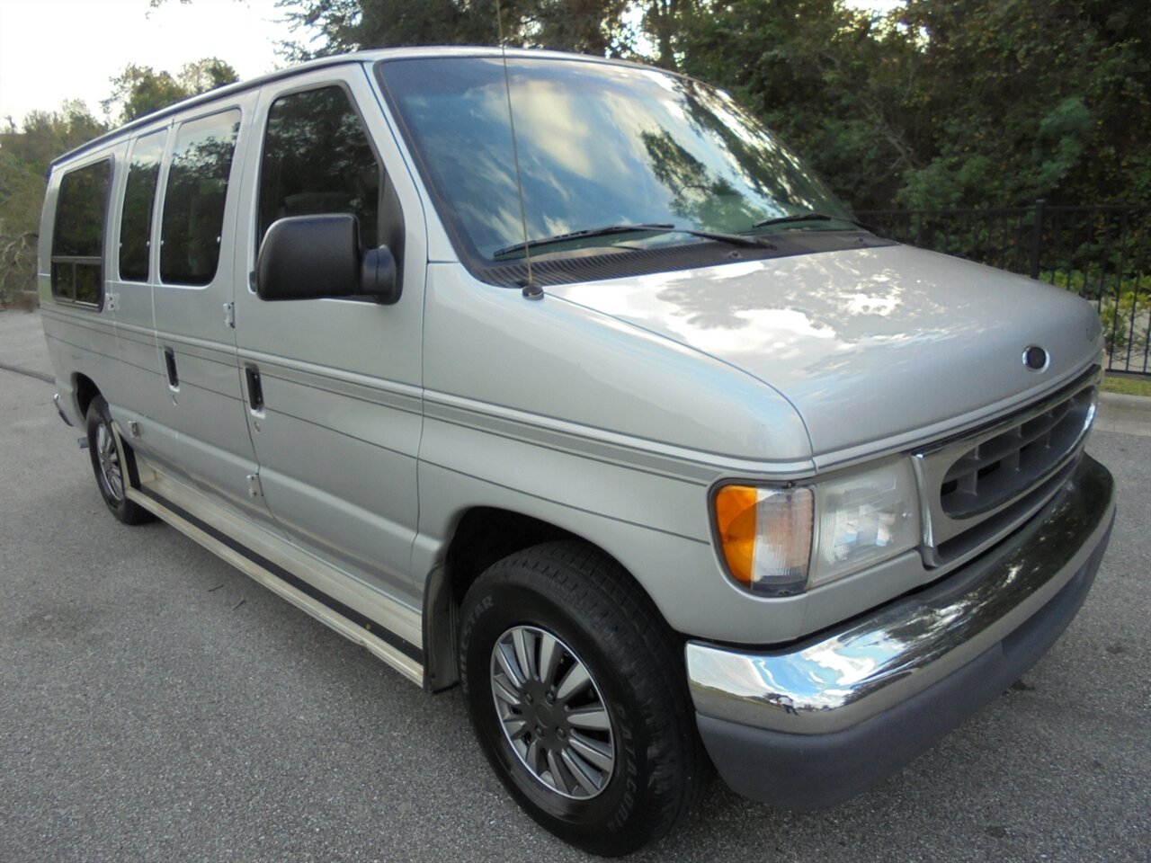 2000 Ford E-Series Van Gulf stream RV   - Photo 1 - Deland, FL 32720