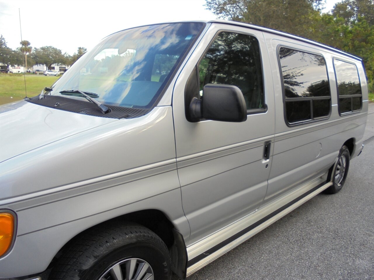 2000 Ford E-Series Van Gulf stream RV   - Photo 9 - Deland, FL 32720