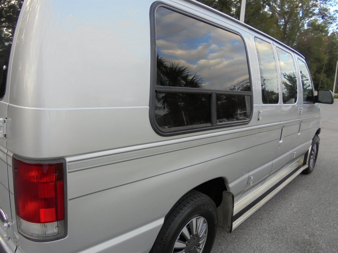 2000 Ford E-Series Van Gulf stream RV   - Photo 13 - Deland, FL 32720