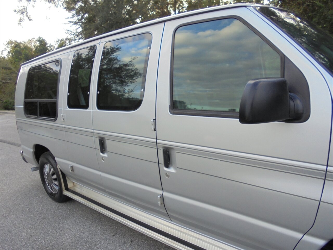 2000 Ford E-Series Van Gulf stream RV   - Photo 10 - Deland, FL 32720