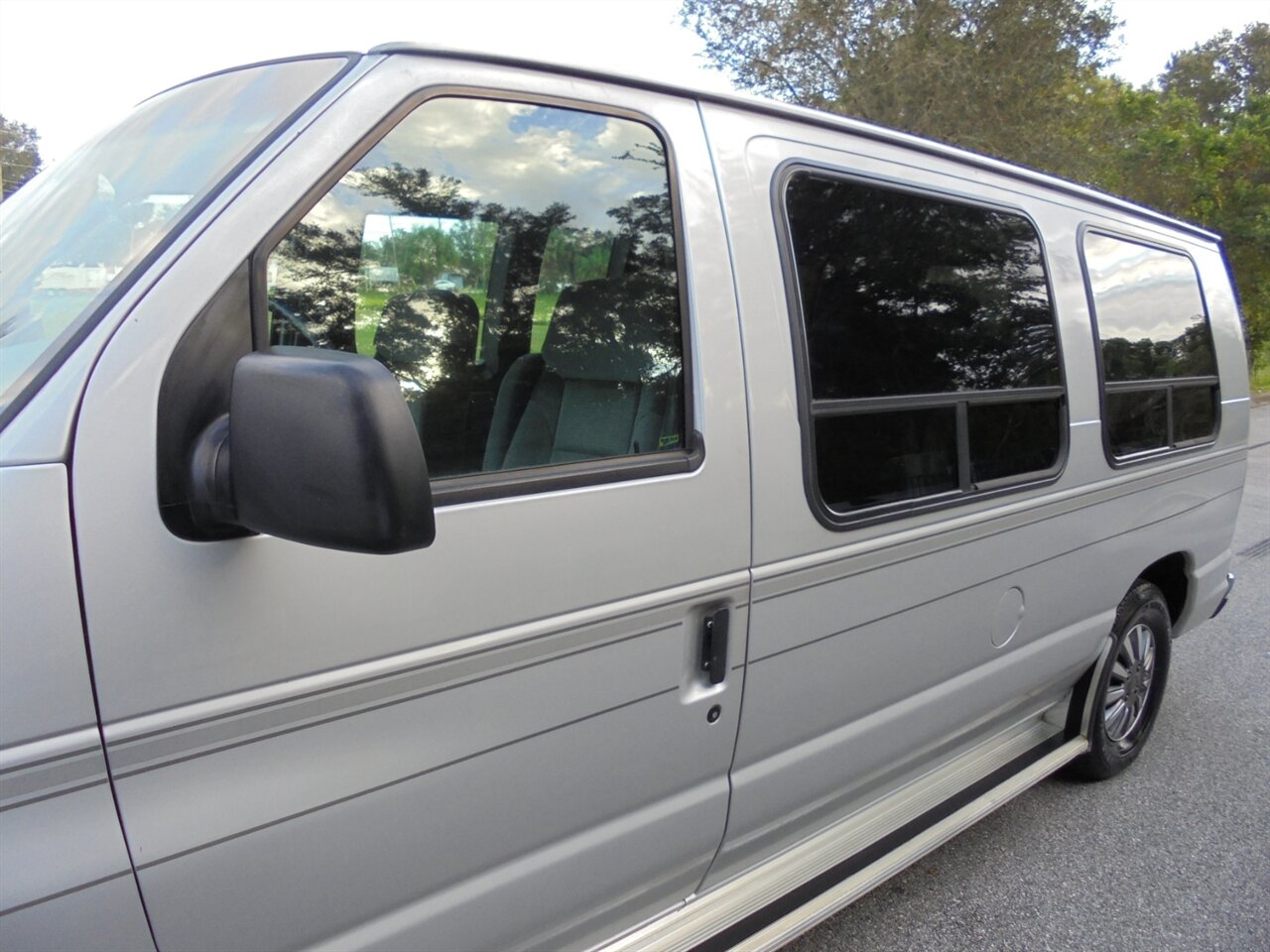 2000 Ford E-Series Van Gulf stream RV   - Photo 11 - Deland, FL 32720