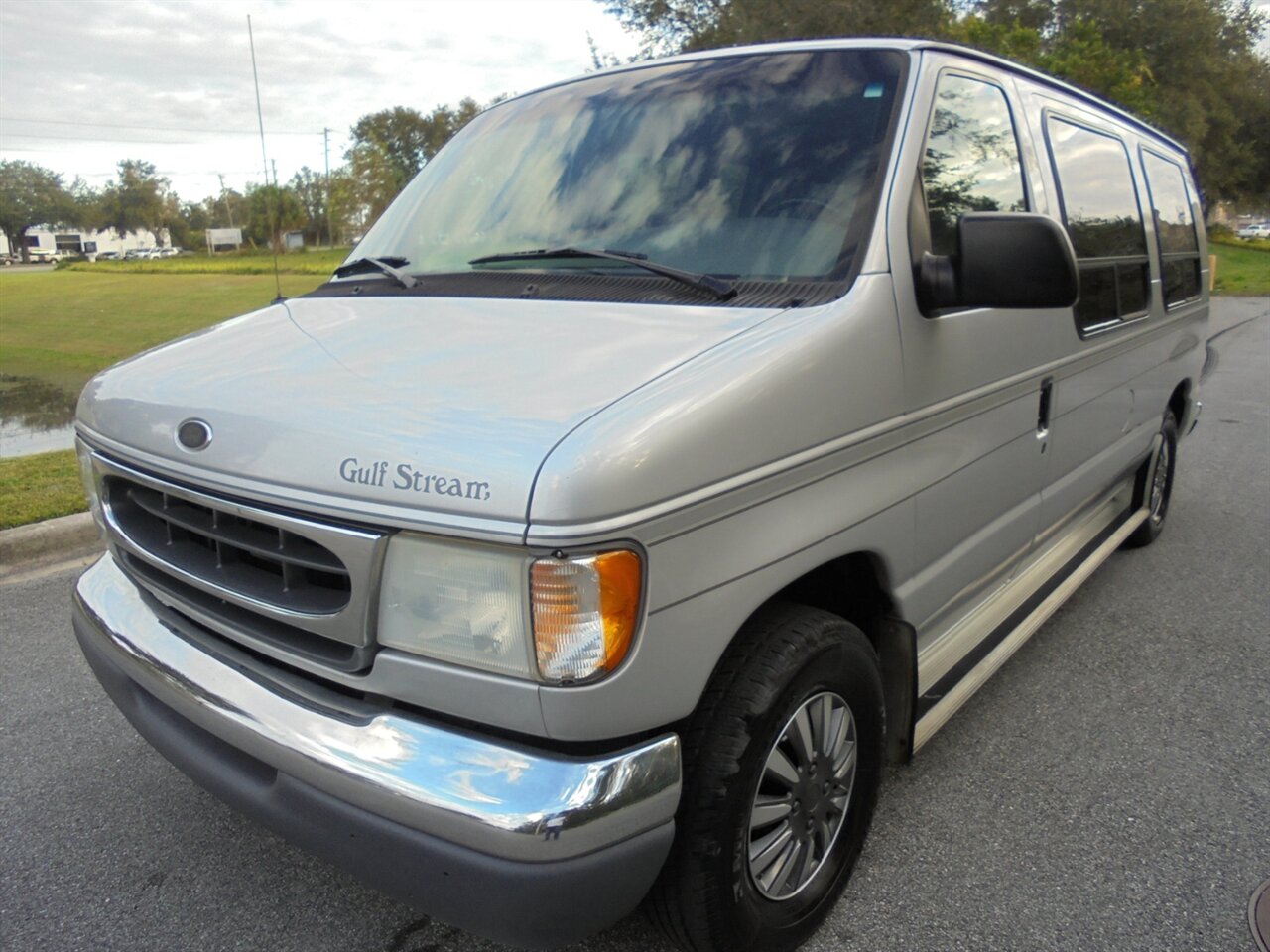 2000 Ford E-Series Van Gulf stream RV   - Photo 2 - Deland, FL 32720