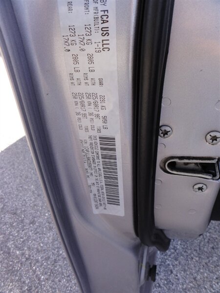 2019 Jeep Cherokee Latitude Plus   - Photo 27 - Deland, FL 32720