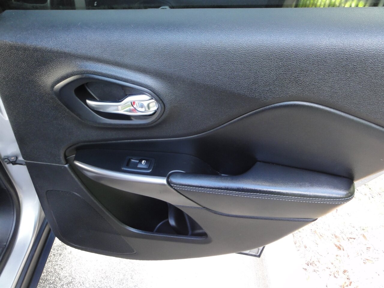 2019 Jeep Cherokee Latitude Plus   - Photo 39 - Deland, FL 32720