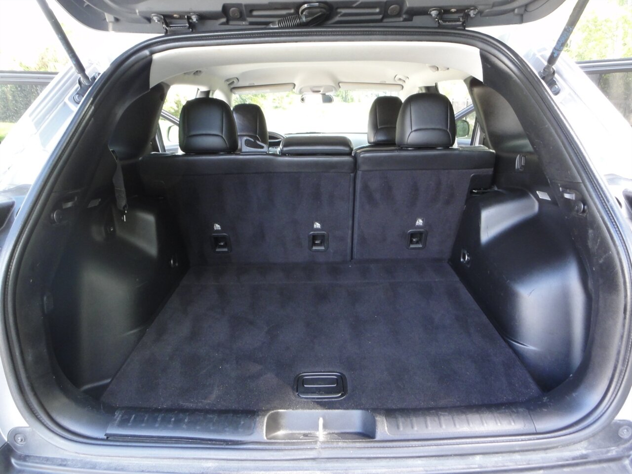 2019 Jeep Cherokee Latitude Plus   - Photo 37 - Deland, FL 32720