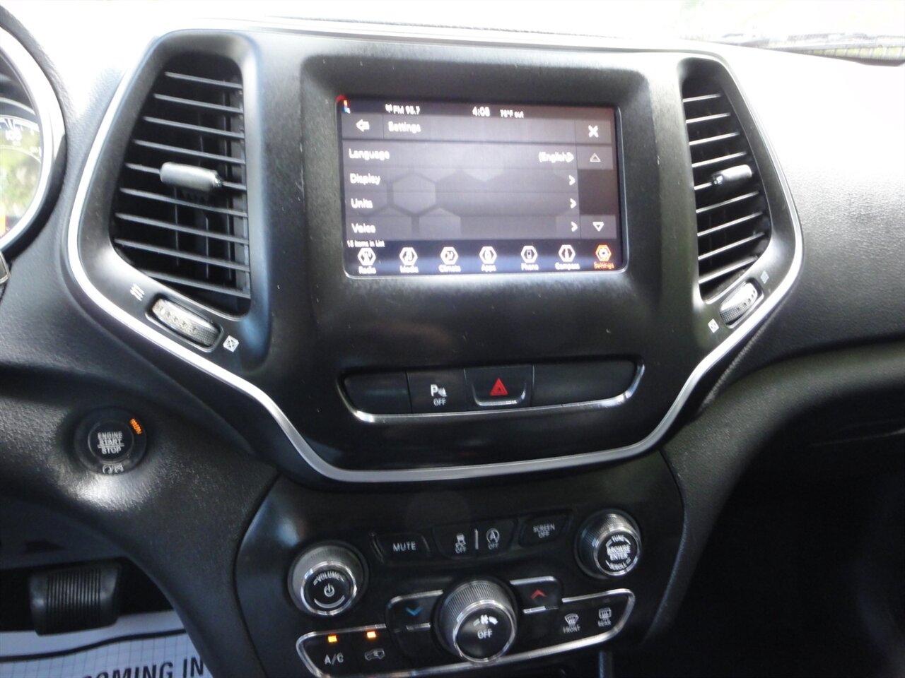 2019 Jeep Cherokee Latitude Plus   - Photo 49 - Deland, FL 32720