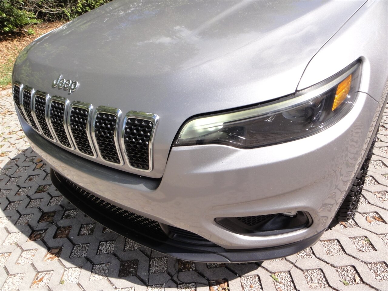 2019 Jeep Cherokee Latitude Plus   - Photo 6 - Deland, FL 32720