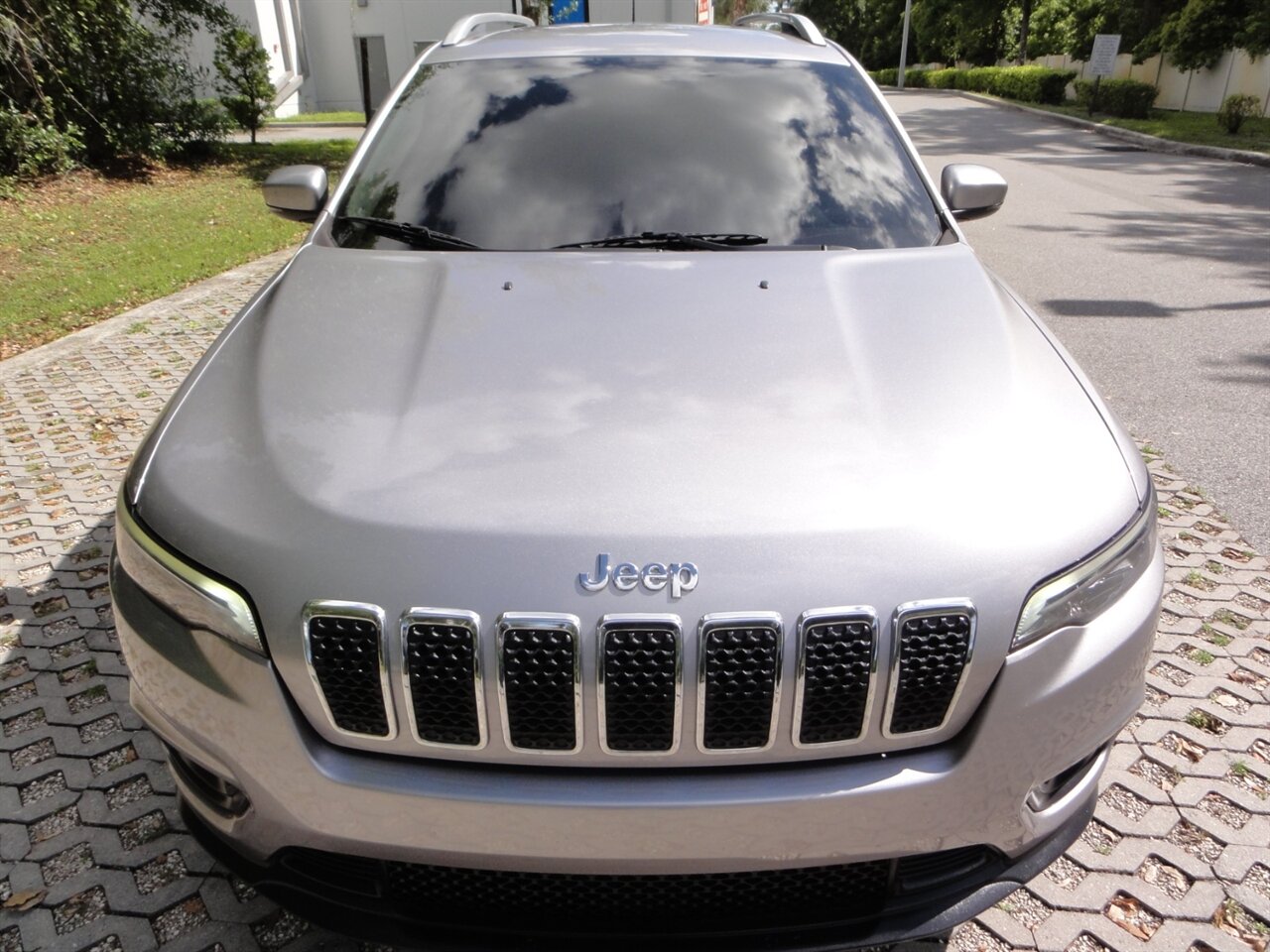 2019 Jeep Cherokee Latitude Plus   - Photo 4 - Deland, FL 32720