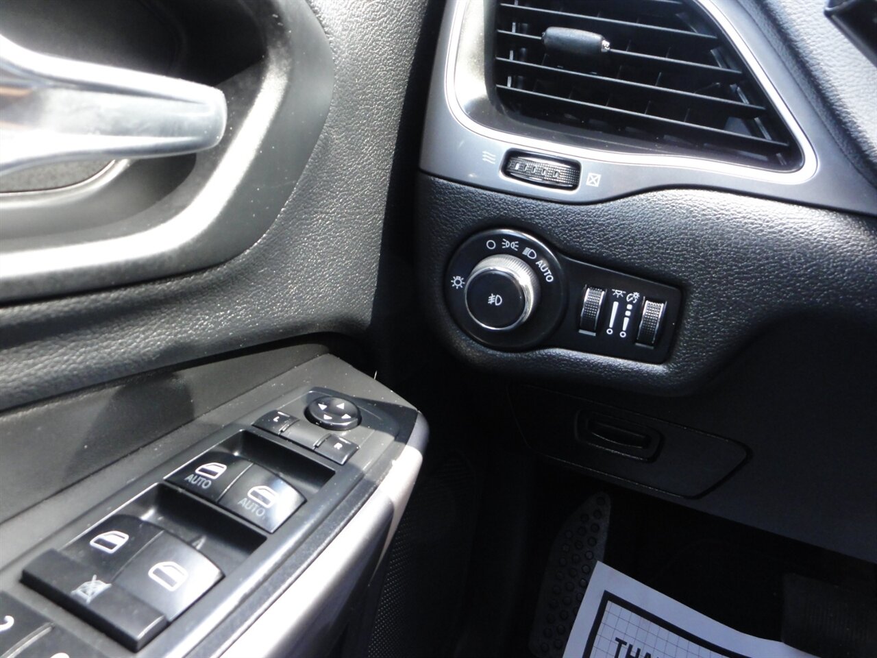 2019 Jeep Cherokee Latitude Plus   - Photo 29 - Deland, FL 32720