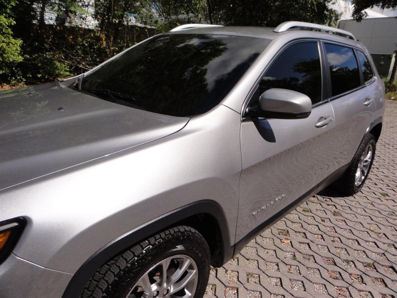 2019 Jeep Cherokee Latitude Plus   - Photo 8 - Deland, FL 32720