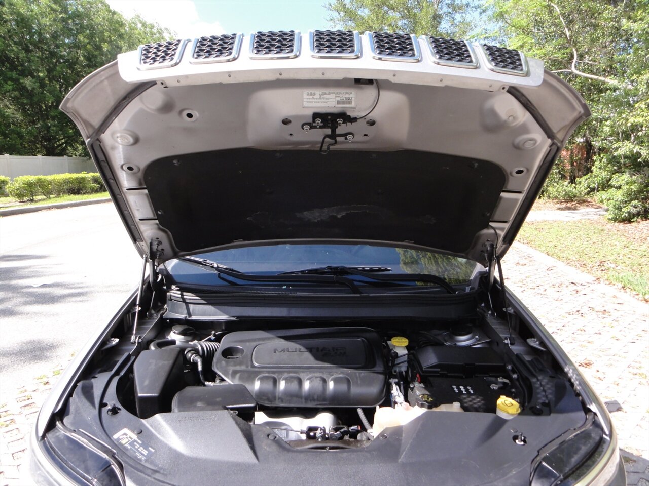 2019 Jeep Cherokee Latitude Plus   - Photo 24 - Deland, FL 32720